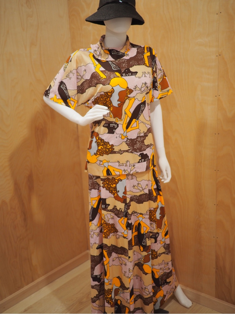 70’s Vintage  Abstract faces Print 2 piece in Yellow & Brown